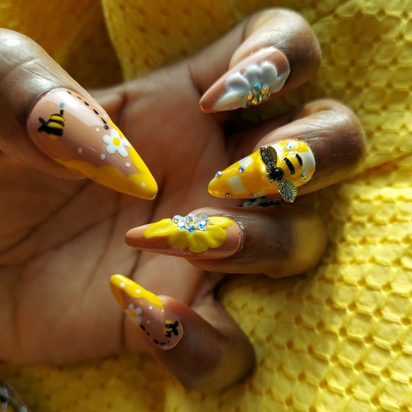 Yellow Bee Spring Nails - Picture 10 of 10